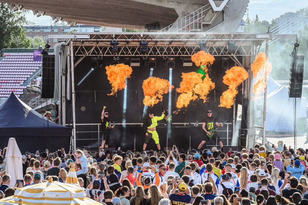 Käärijä performing on stage.